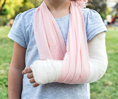 Little girl with broken arm